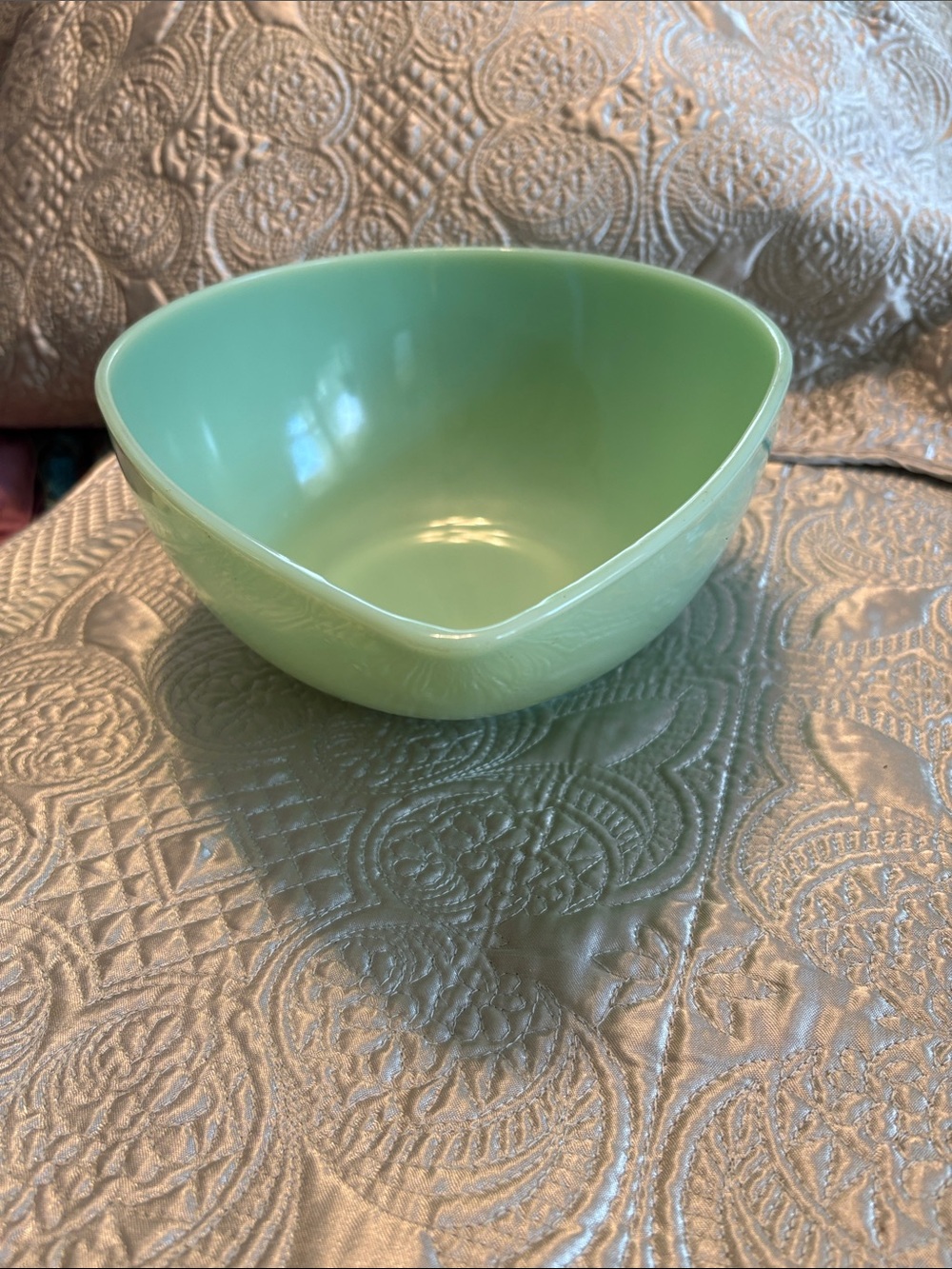 Beautiful, Perfect Condition Jadite Serving Bowl - Rare Teardrop 11 x 8 1/2 - Picture 7 of 9
